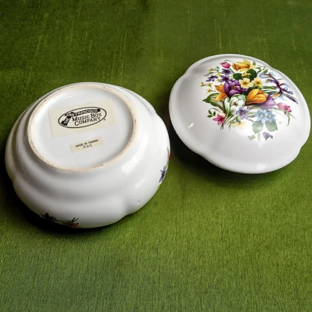 San Francisco Music Box Co. Floral Scallop Rim Box